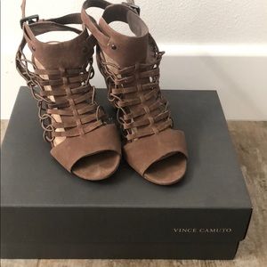 Vince Camuto brown/ tan Heels